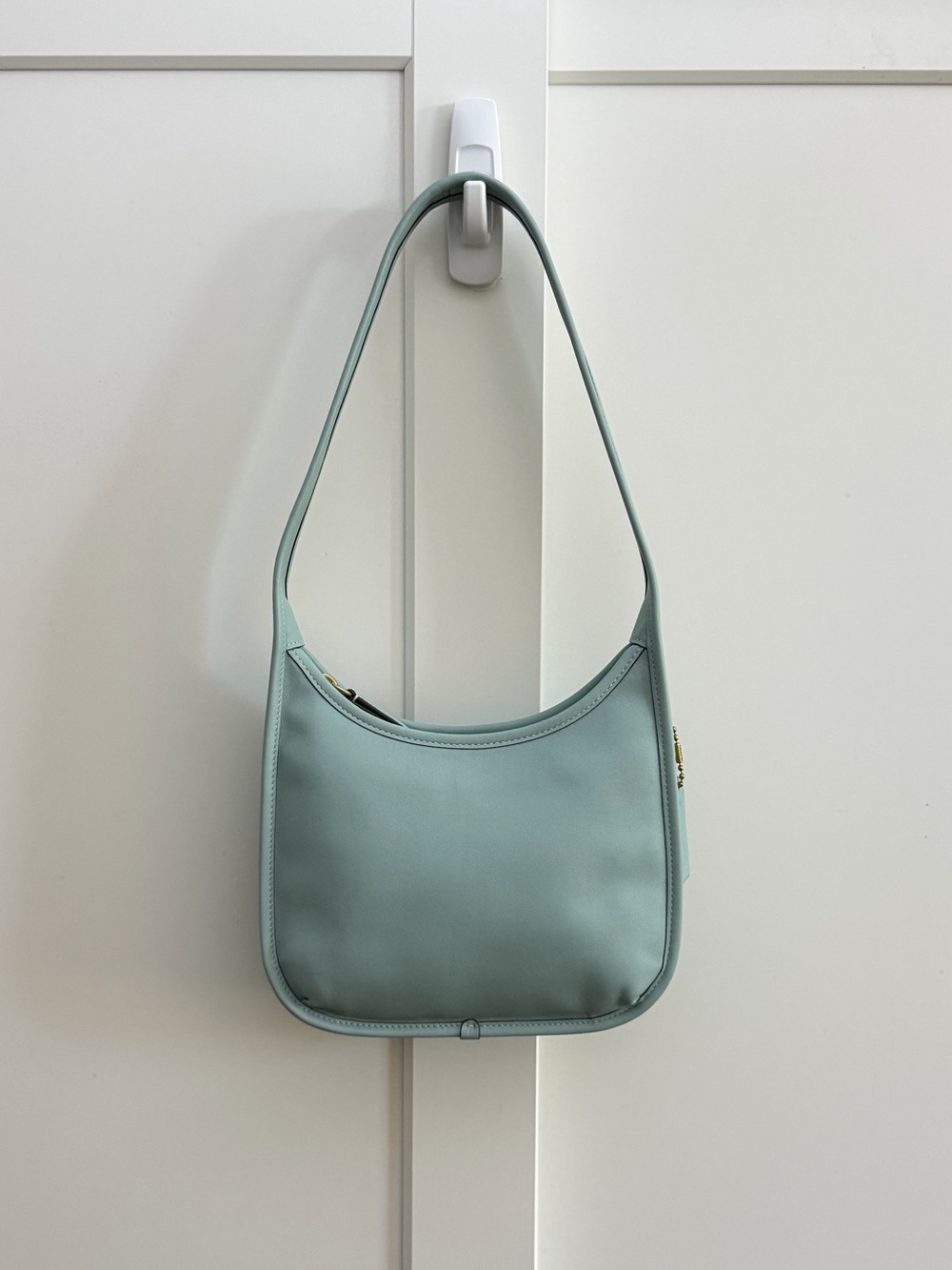 Coach Curve Zip Bag CAF11 Light Blue Glovetanned Leather 1997 Re-Edition